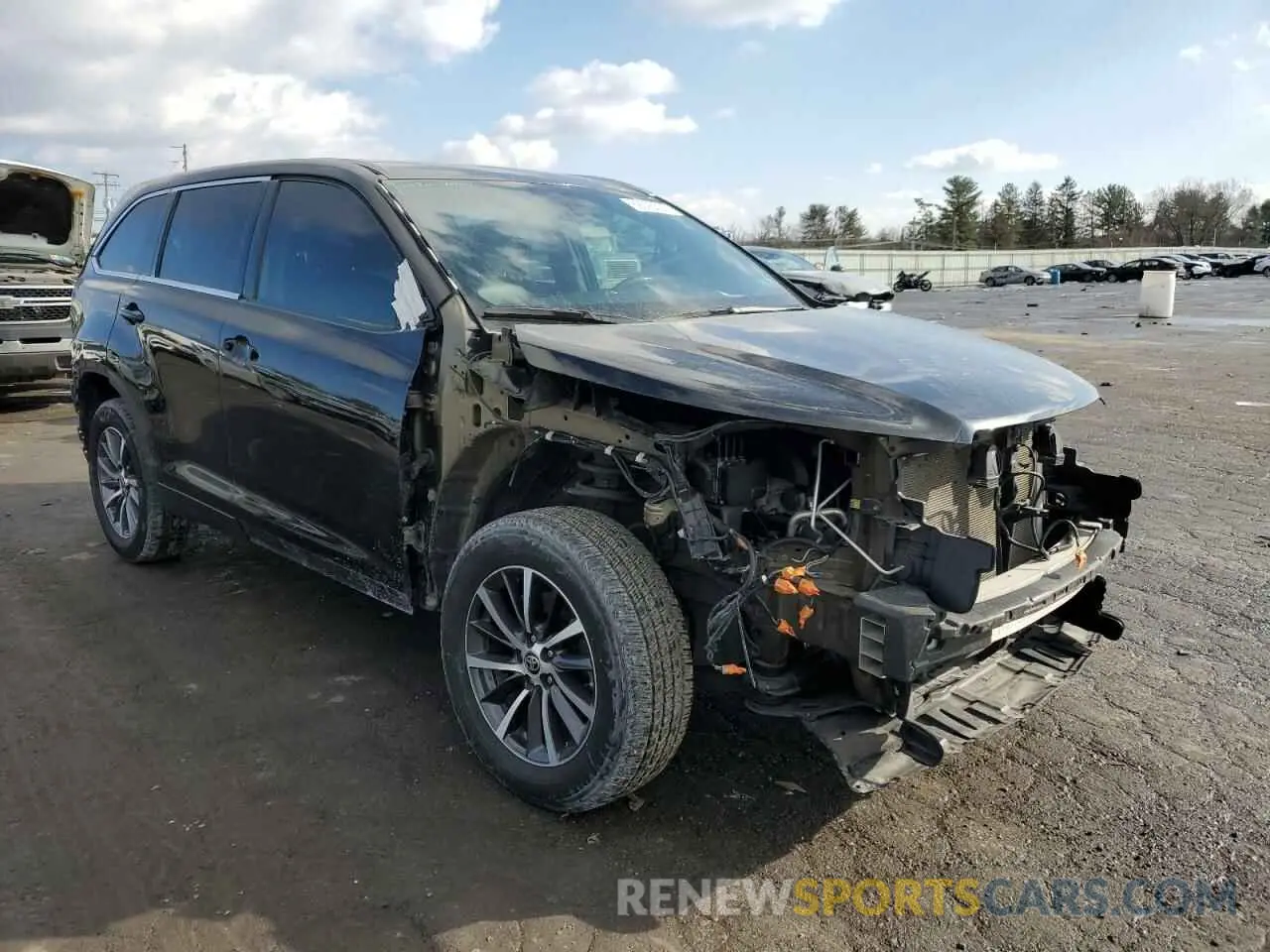 4 Photograph of a damaged car 5TDJZRFH9KS628277 TOYOTA HIGHLANDER 2019