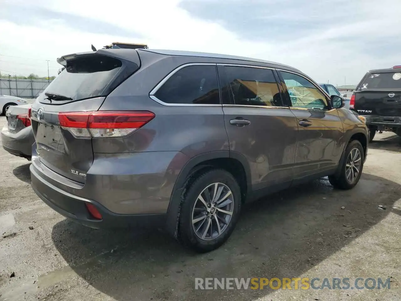3 Photograph of a damaged car 5TDJZRFH9KS711353 TOYOTA HIGHLANDER 2019