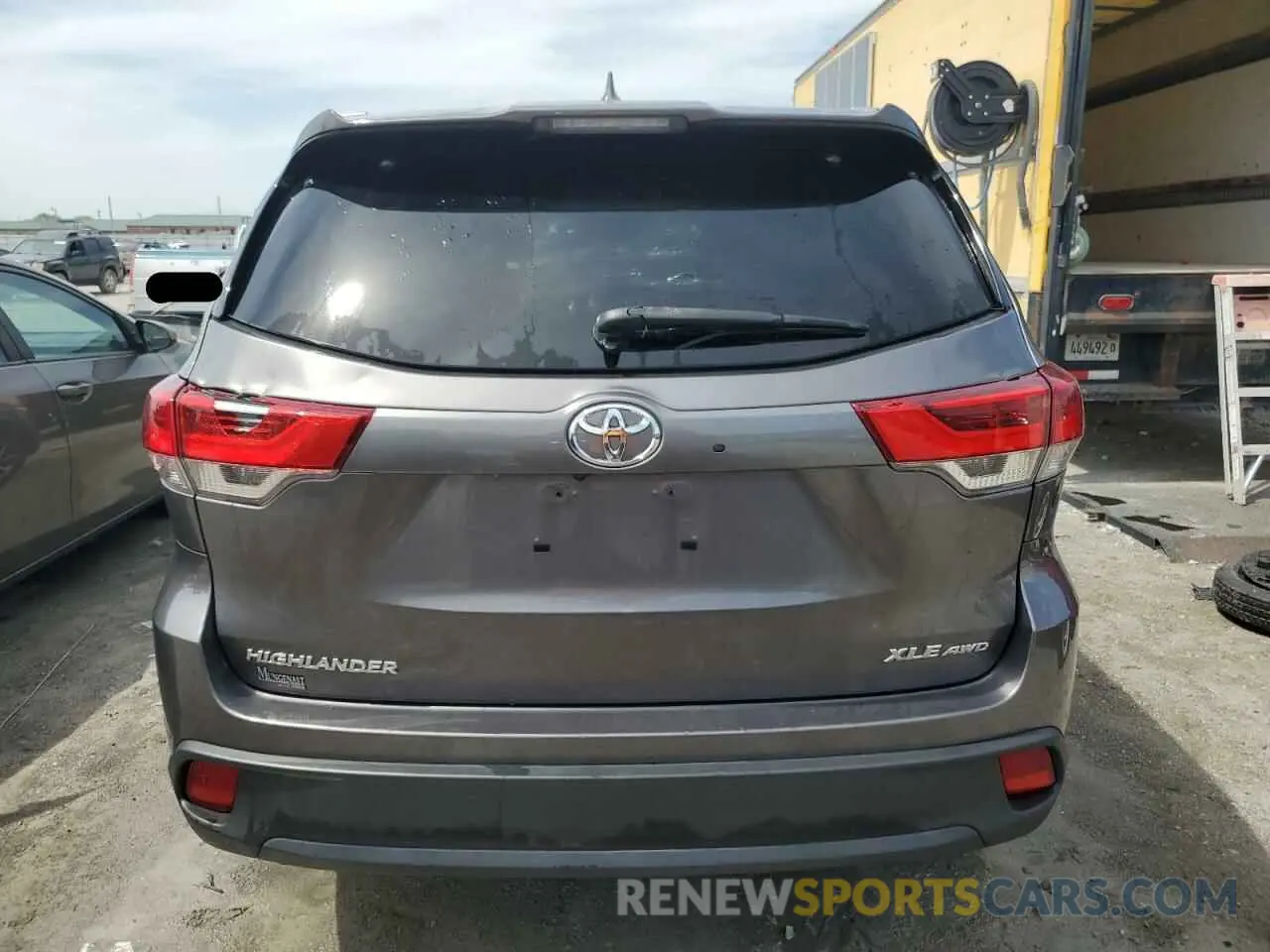 6 Photograph of a damaged car 5TDJZRFH9KS711353 TOYOTA HIGHLANDER 2019