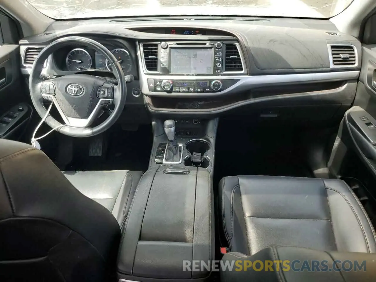 8 Photograph of a damaged car 5TDJZRFH9KS711353 TOYOTA HIGHLANDER 2019