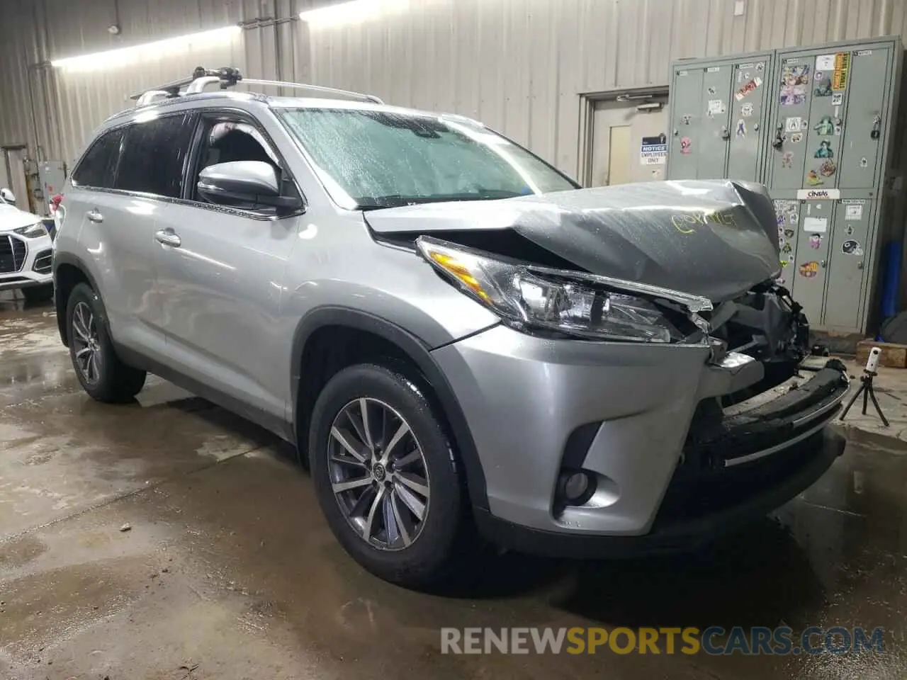 4 Photograph of a damaged car 5TDJZRFH9KS712163 TOYOTA HIGHLANDER 2019