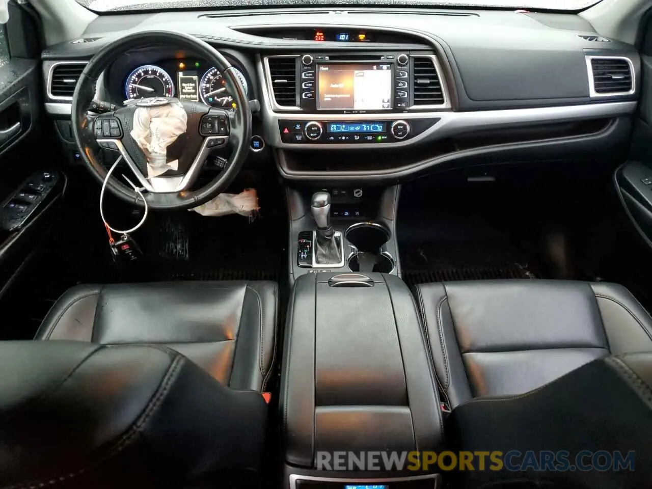 8 Photograph of a damaged car 5TDJZRFH9KS712163 TOYOTA HIGHLANDER 2019