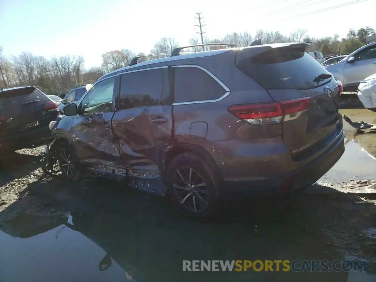 2 Photograph of a damaged car 5TDJZRFH9KS714835 TOYOTA HIGHLANDER 2019