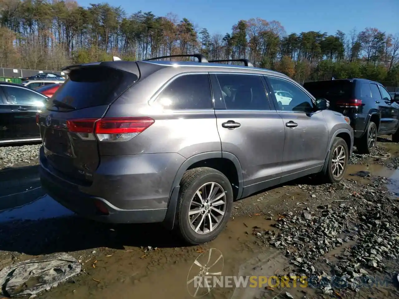 3 Photograph of a damaged car 5TDJZRFH9KS714835 TOYOTA HIGHLANDER 2019