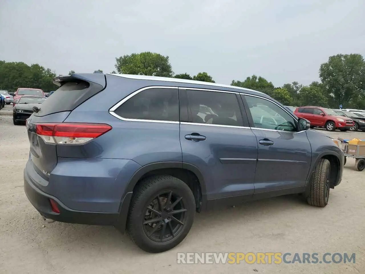 3 Photograph of a damaged car 5TDJZRFH9KS716763 TOYOTA HIGHLANDER 2019