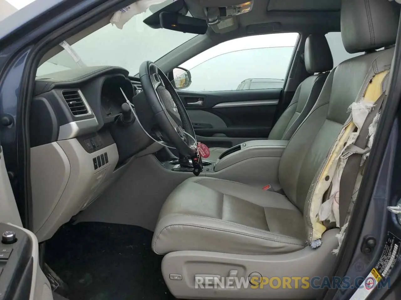 7 Photograph of a damaged car 5TDJZRFH9KS716763 TOYOTA HIGHLANDER 2019