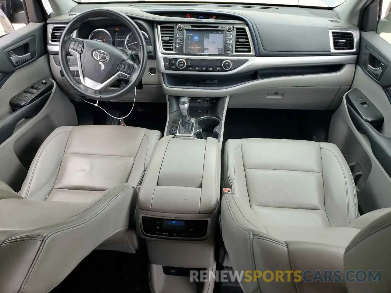 8 Photograph of a damaged car 5TDJZRFH9KS716763 TOYOTA HIGHLANDER 2019