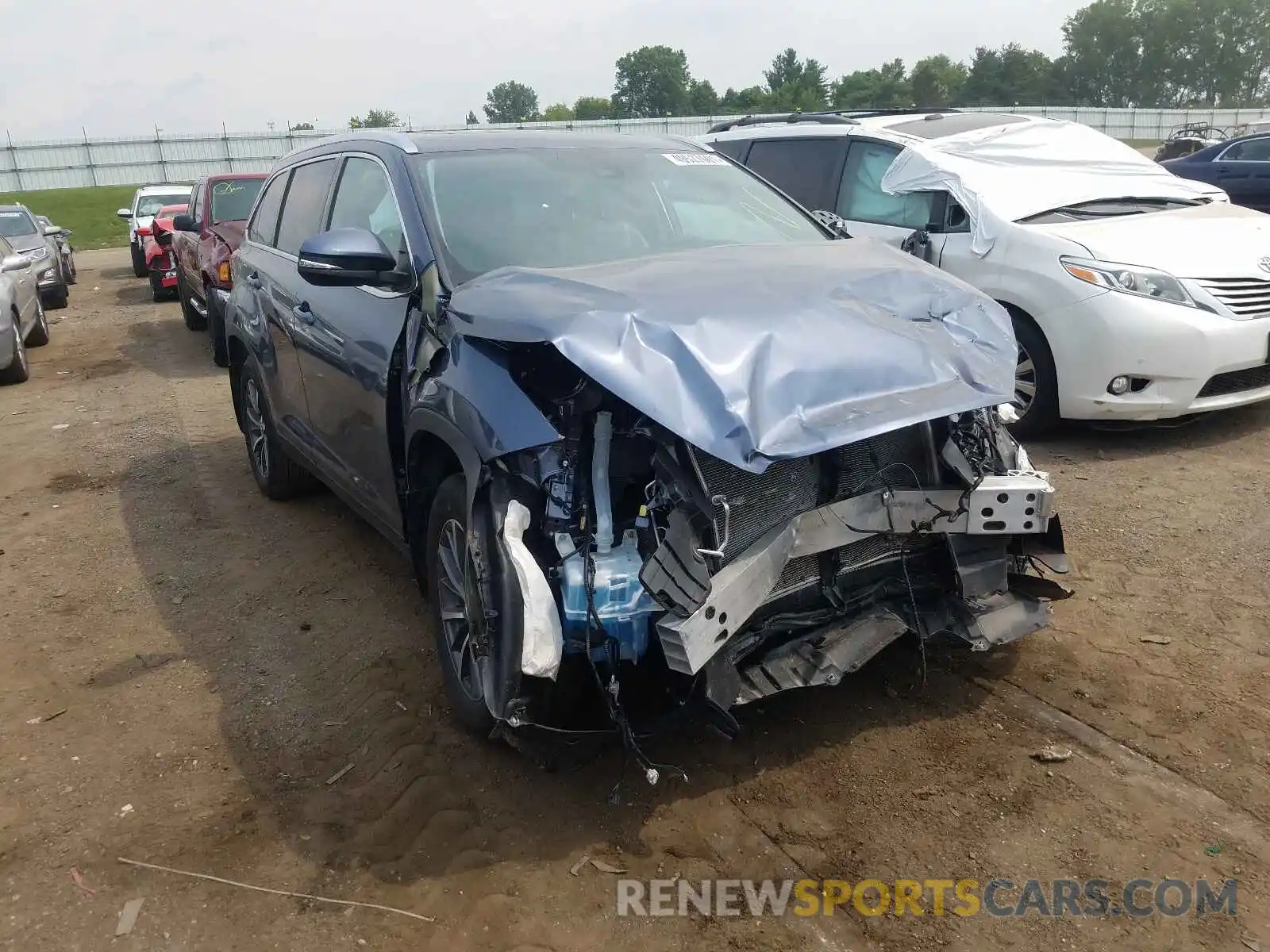 1 Photograph of a damaged car 5TDJZRFH9KS720991 TOYOTA HIGHLANDER 2019