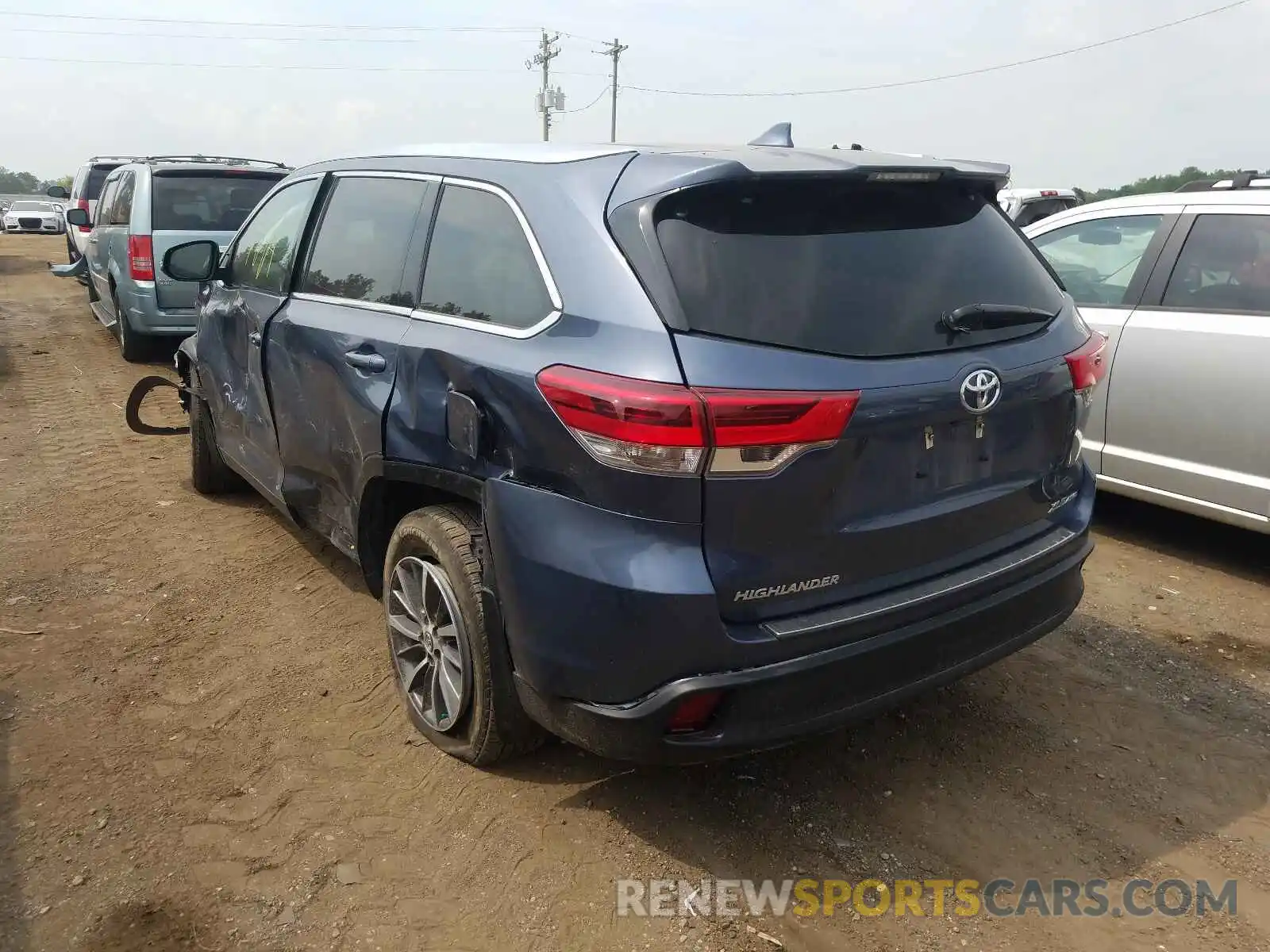 3 Photograph of a damaged car 5TDJZRFH9KS720991 TOYOTA HIGHLANDER 2019