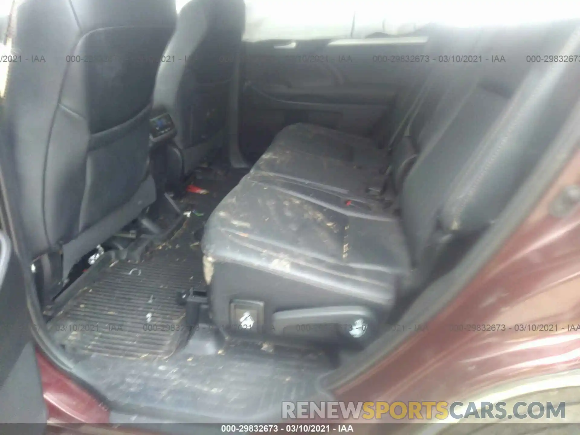 8 Photograph of a damaged car 5TDJZRFH9KS728783 TOYOTA HIGHLANDER 2019