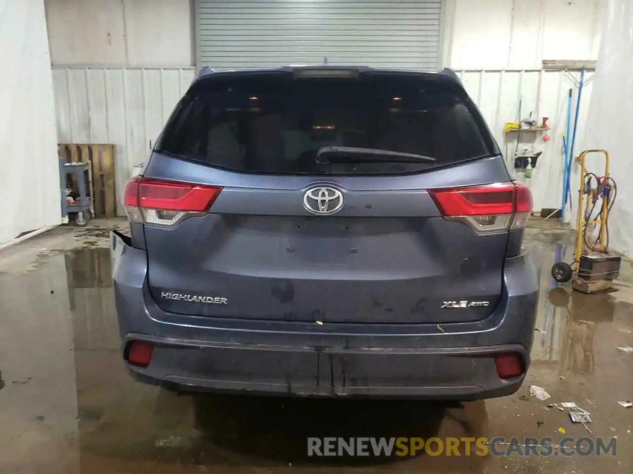 6 Photograph of a damaged car 5TDJZRFH9KS738682 TOYOTA HIGHLANDER 2019