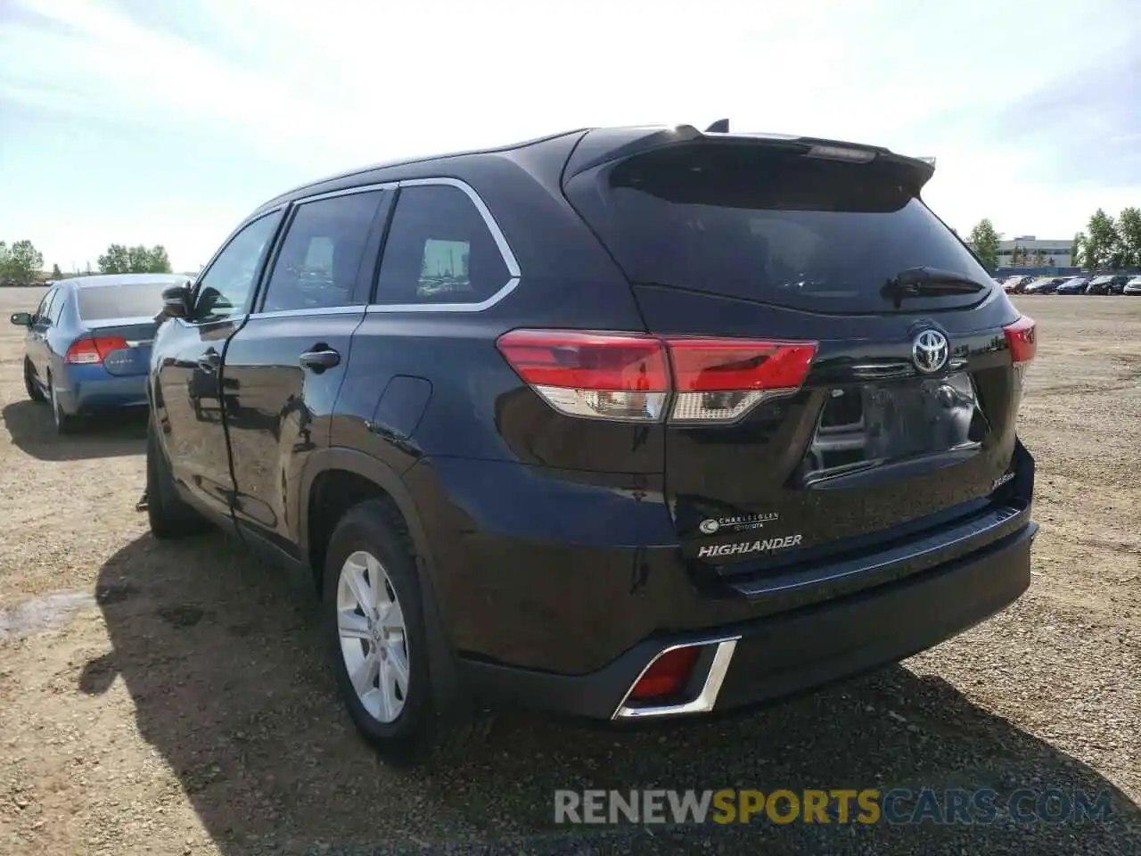 3 Photograph of a damaged car 5TDJZRFH9KS745230 TOYOTA HIGHLANDER 2019