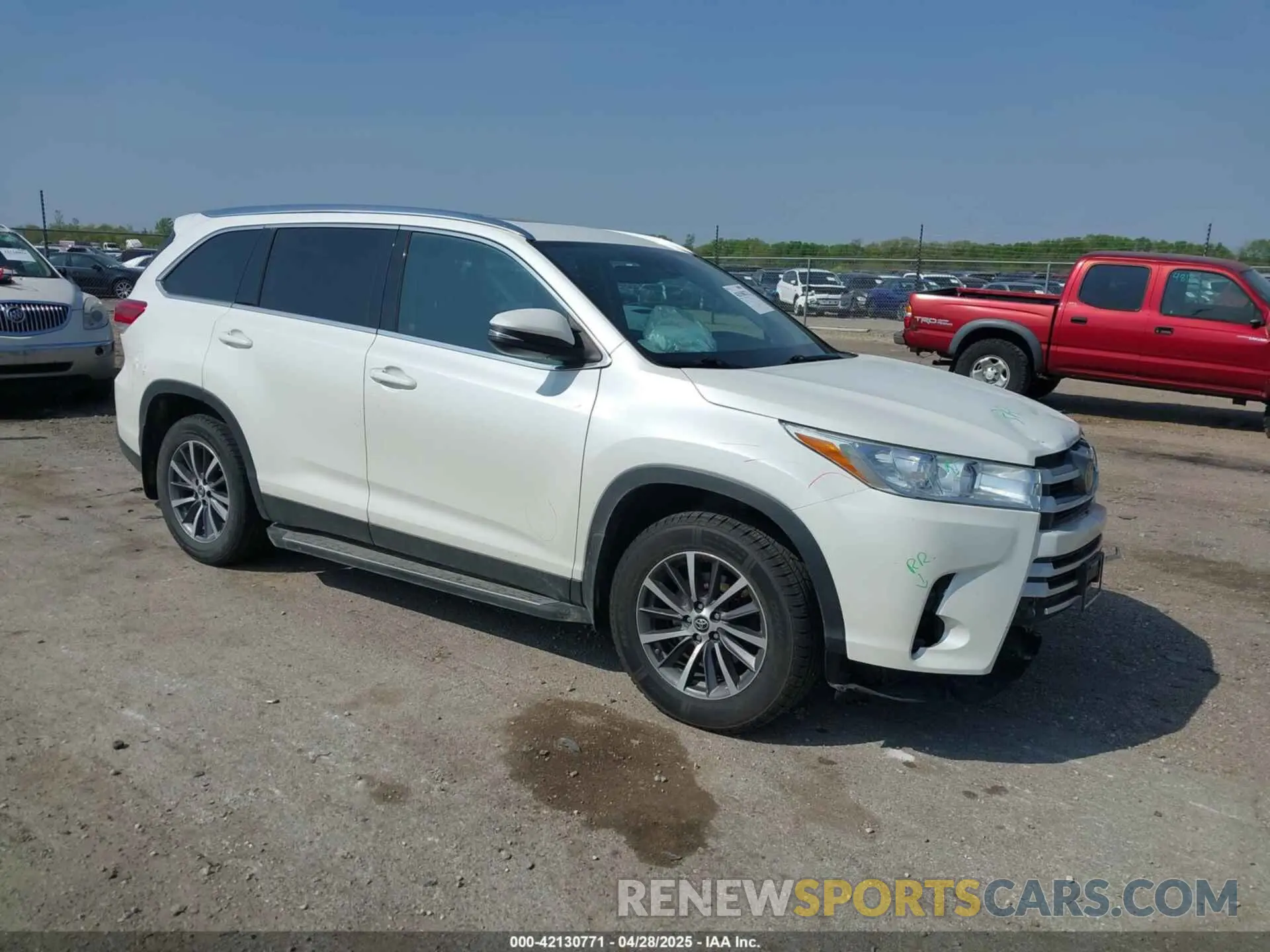 1 Photograph of a damaged car 5TDJZRFH9KS917580 TOYOTA HIGHLANDER 2019