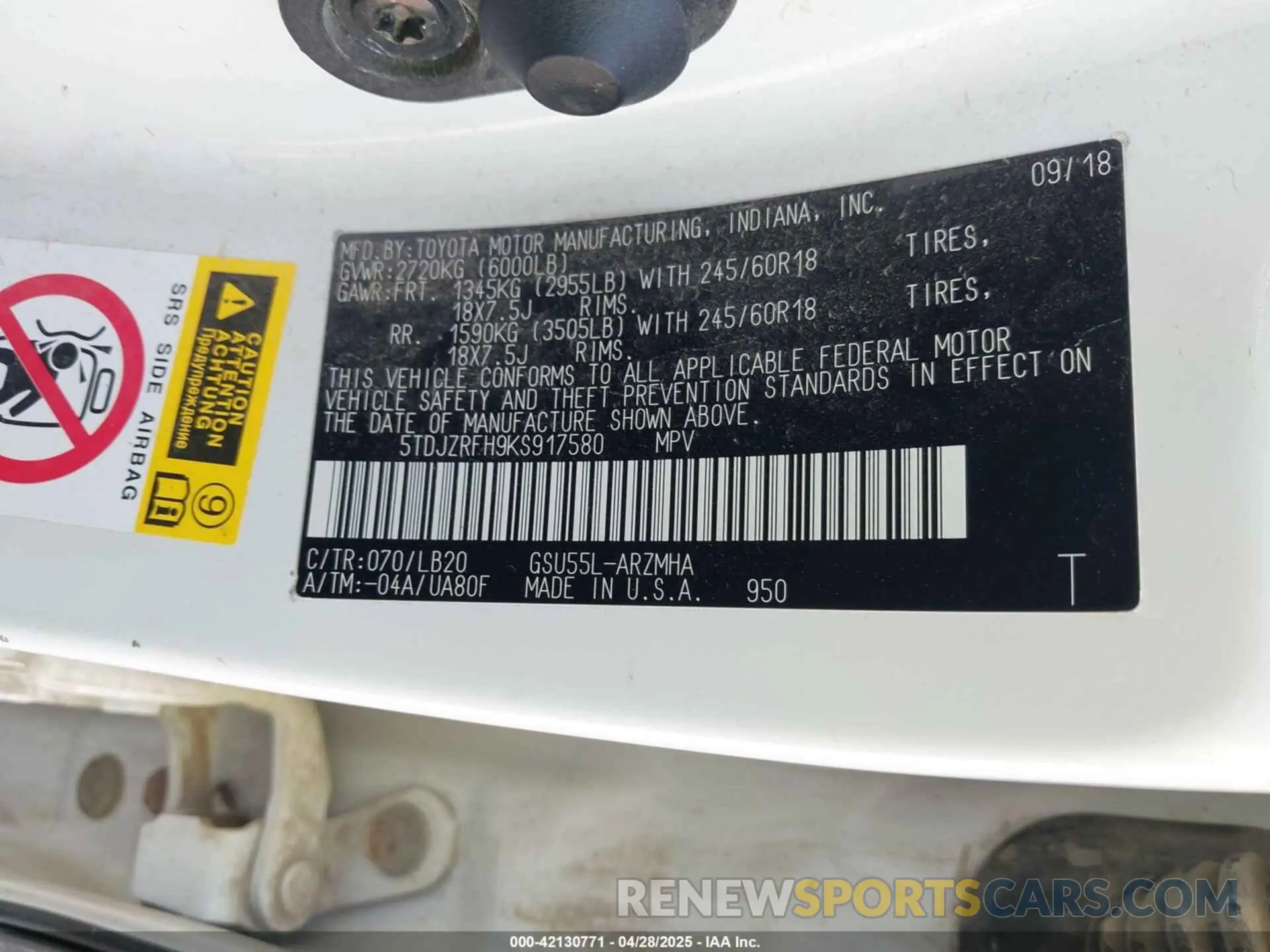 9 Photograph of a damaged car 5TDJZRFH9KS917580 TOYOTA HIGHLANDER 2019
