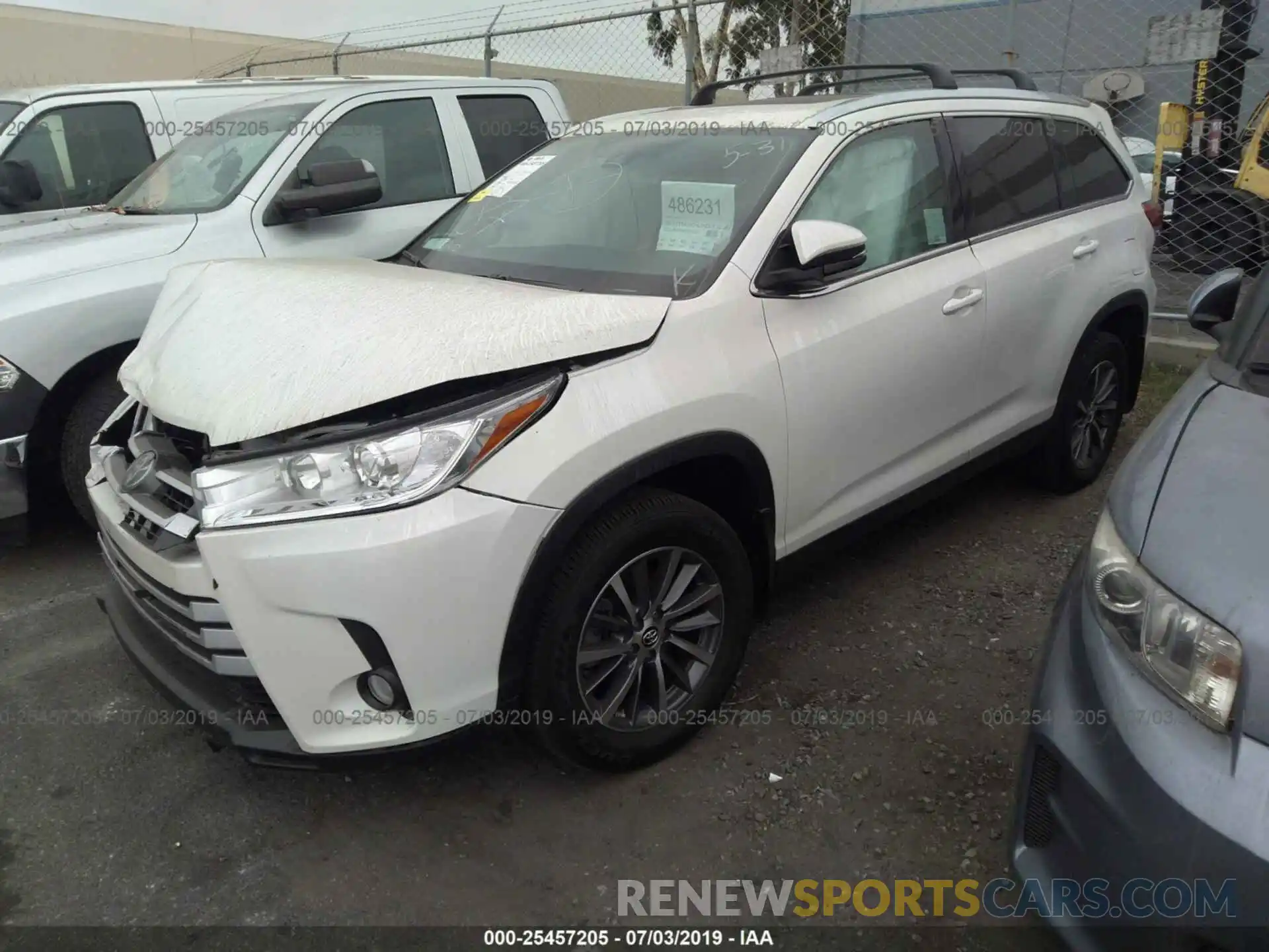 2 Photograph of a damaged car 5TDJZRFH9KS931155 TOYOTA HIGHLANDER 2019