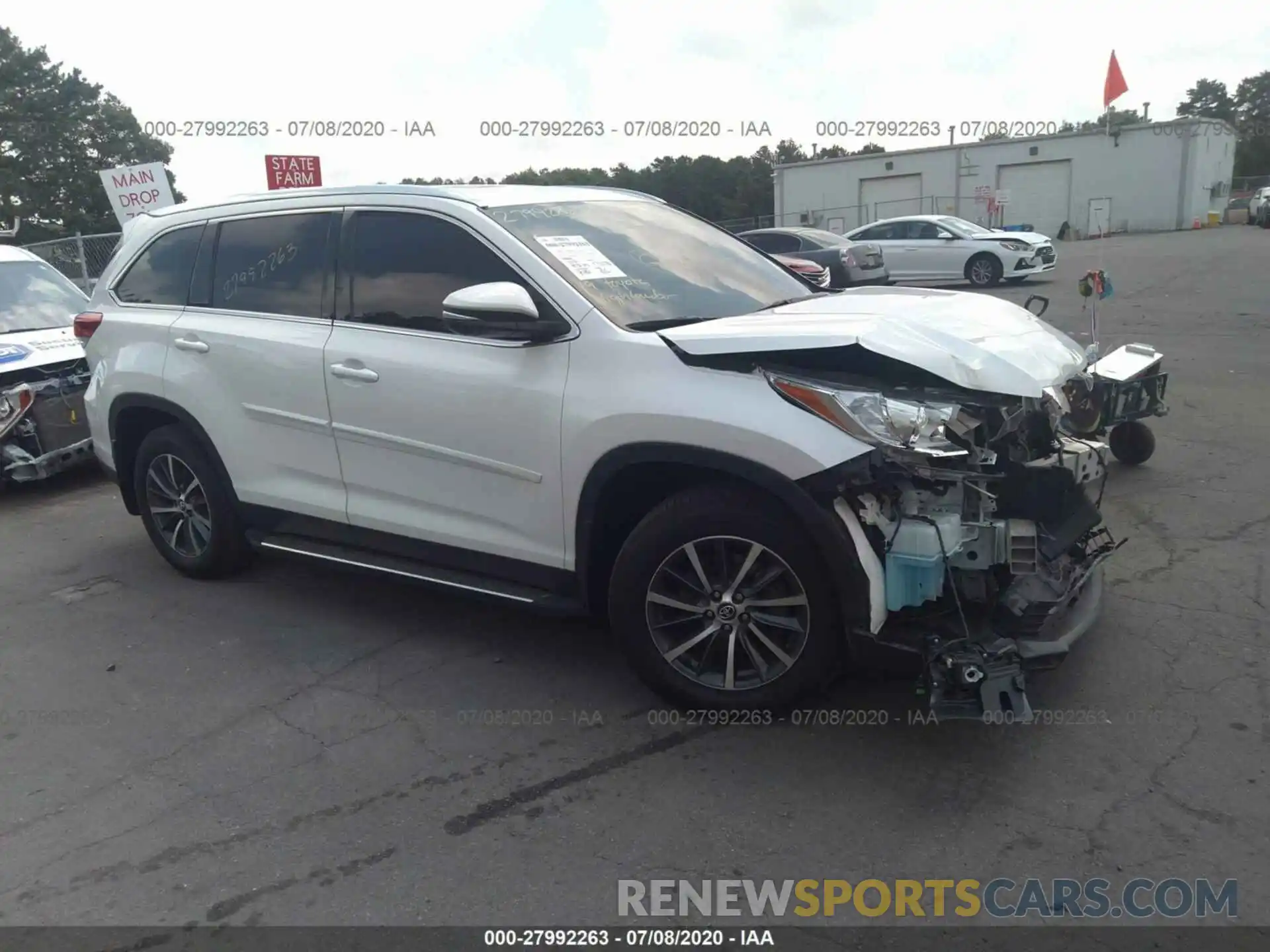 1 Photograph of a damaged car 5TDJZRFH9KS934881 TOYOTA HIGHLANDER 2019