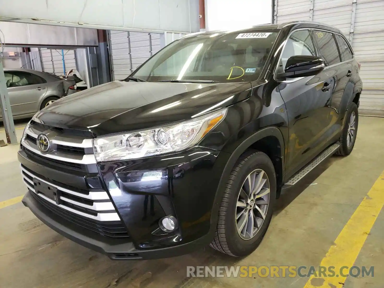 2 Photograph of a damaged car 5TDJZRFH9KS936131 TOYOTA HIGHLANDER 2019