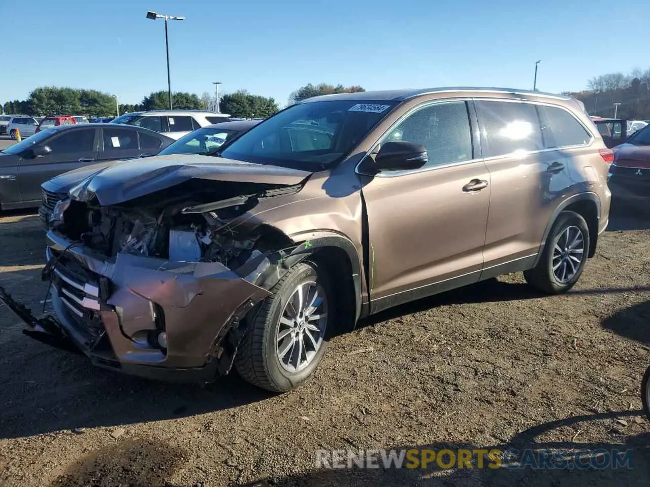 1 Photograph of a damaged car 5TDJZRFH9KS937456 TOYOTA HIGHLANDER 2019