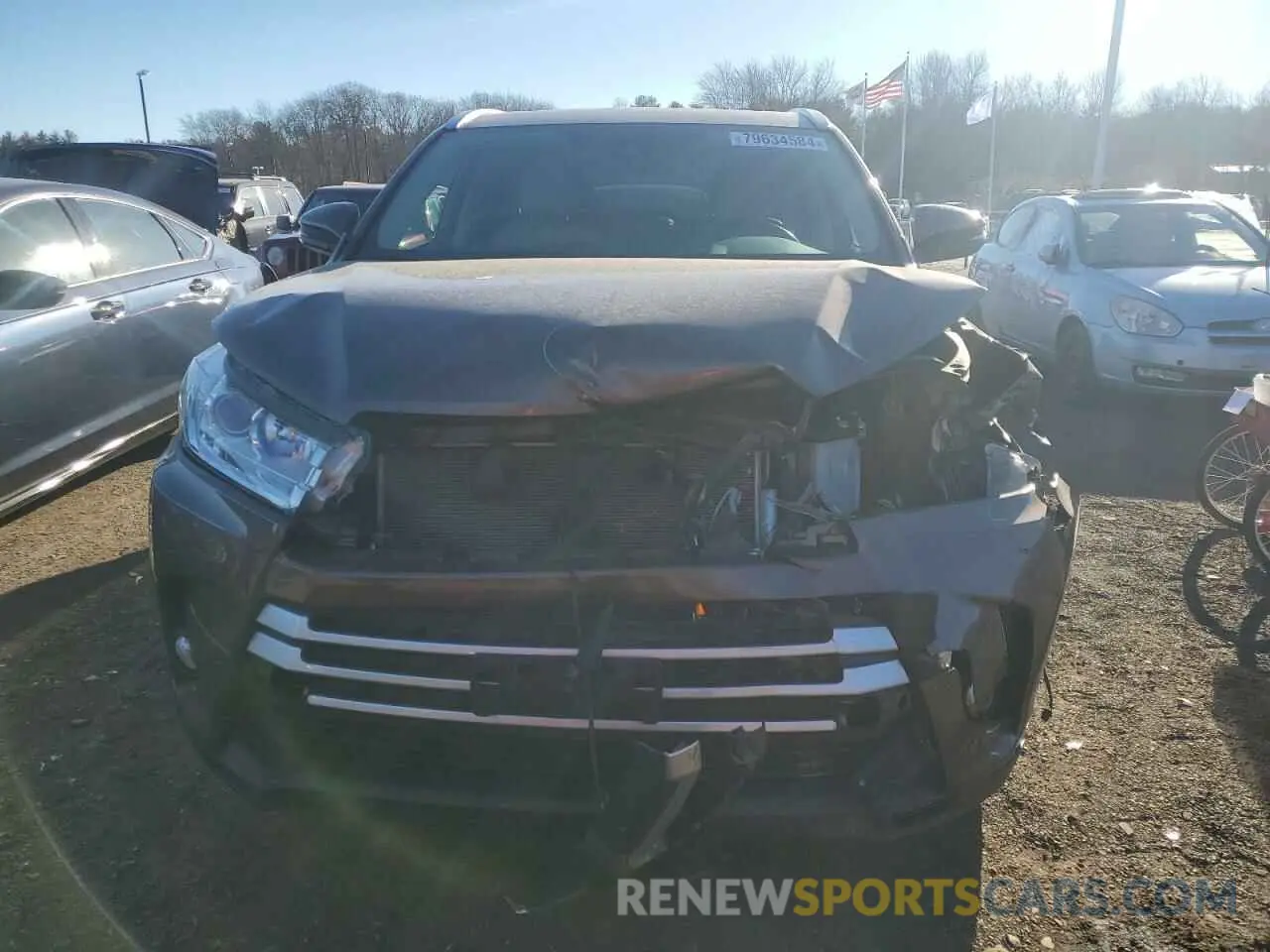 5 Photograph of a damaged car 5TDJZRFH9KS937456 TOYOTA HIGHLANDER 2019