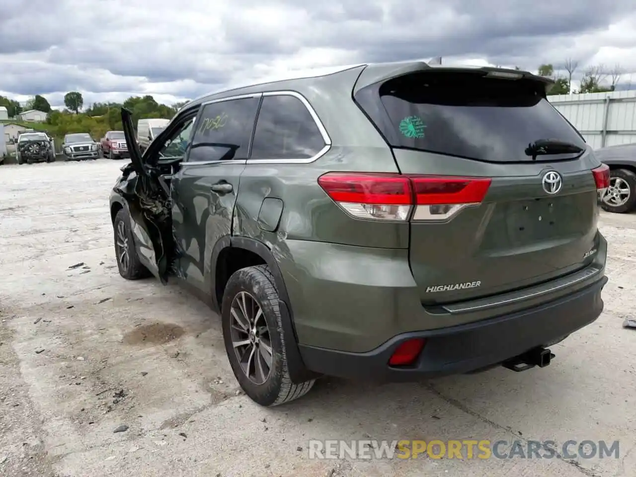 3 Photograph of a damaged car 5TDJZRFH9KS942186 TOYOTA HIGHLANDER 2019