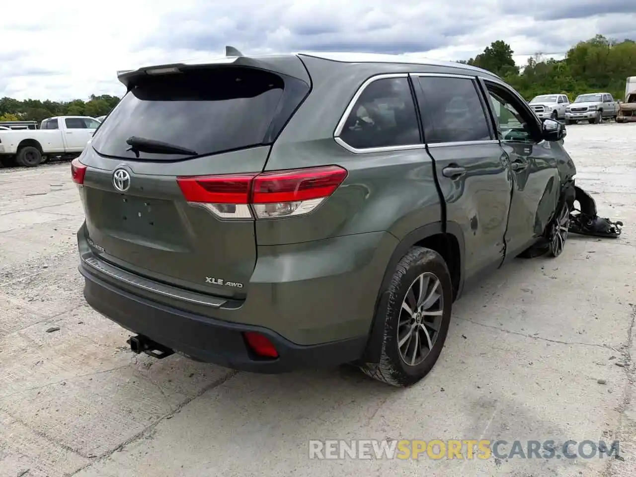 4 Photograph of a damaged car 5TDJZRFH9KS942186 TOYOTA HIGHLANDER 2019