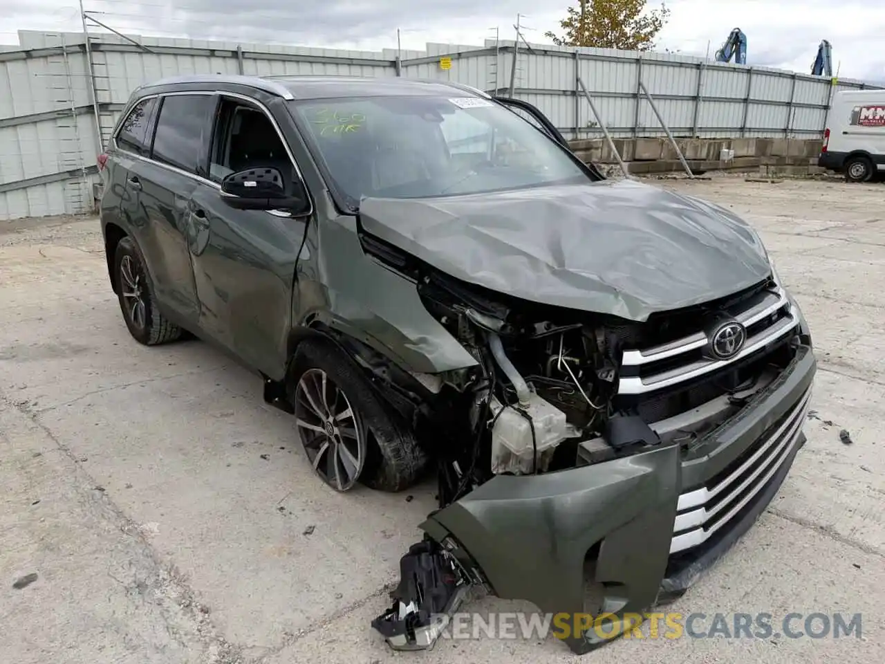 9 Photograph of a damaged car 5TDJZRFH9KS942186 TOYOTA HIGHLANDER 2019