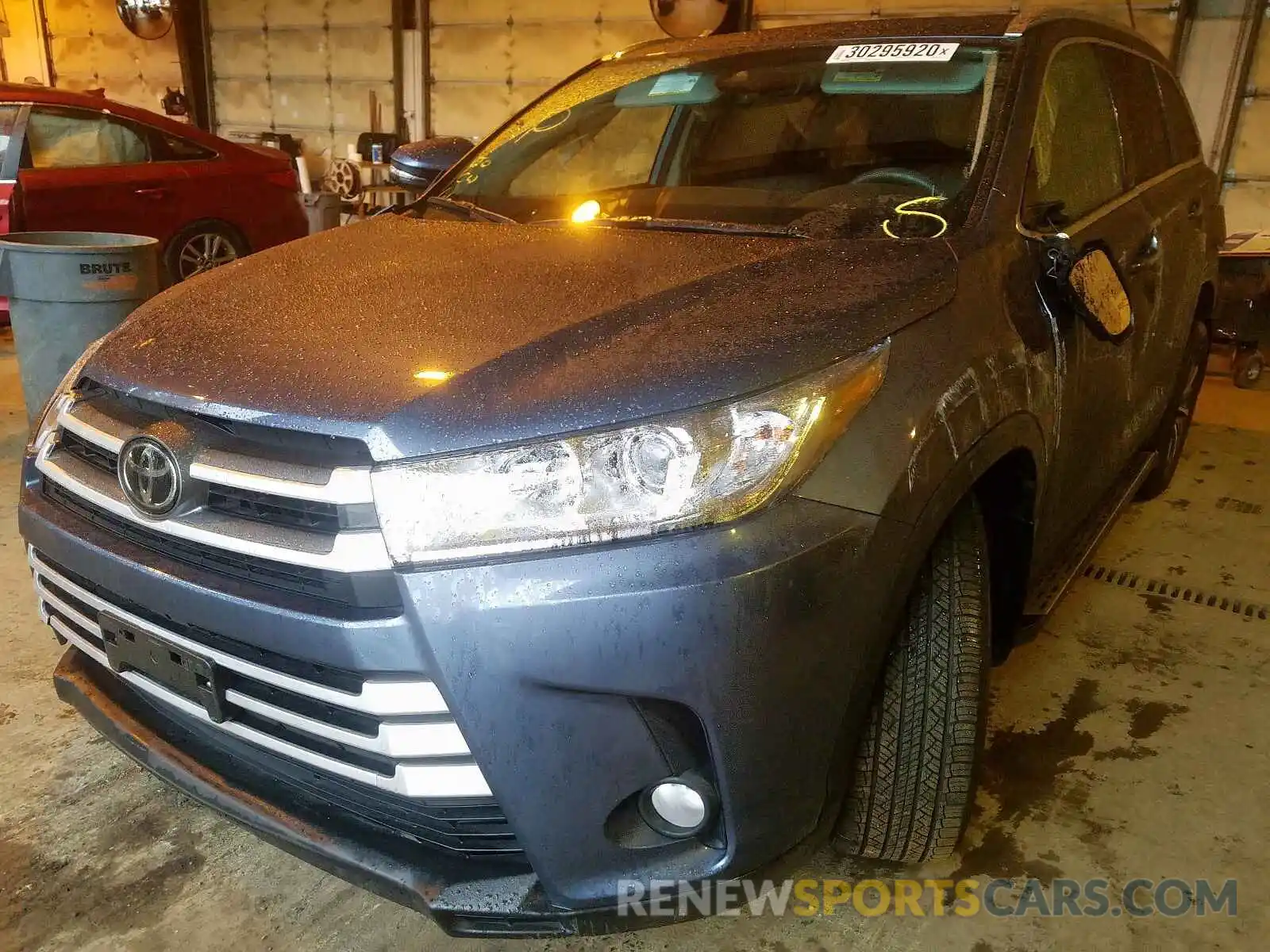 2 Photograph of a damaged car 5TDJZRFH9KS945461 TOYOTA HIGHLANDER 2019