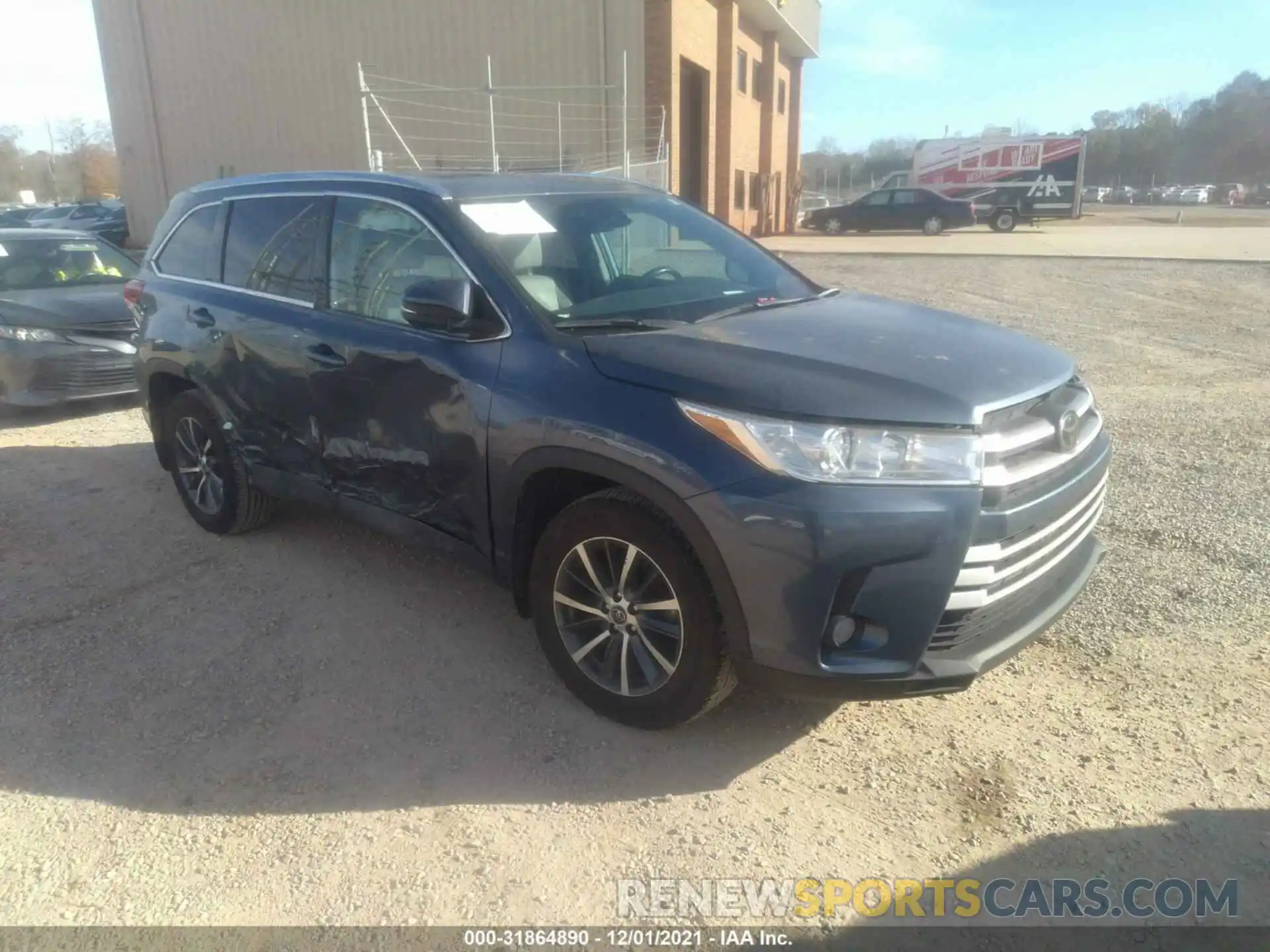 1 Photograph of a damaged car 5TDJZRFH9KS952720 TOYOTA HIGHLANDER 2019