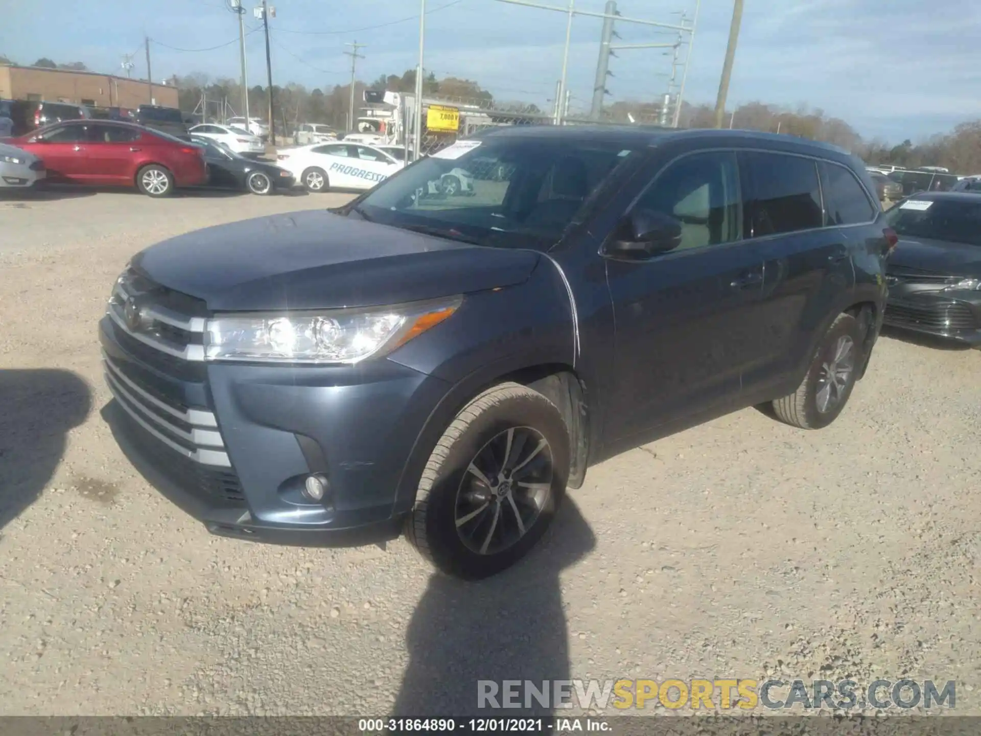 2 Photograph of a damaged car 5TDJZRFH9KS952720 TOYOTA HIGHLANDER 2019