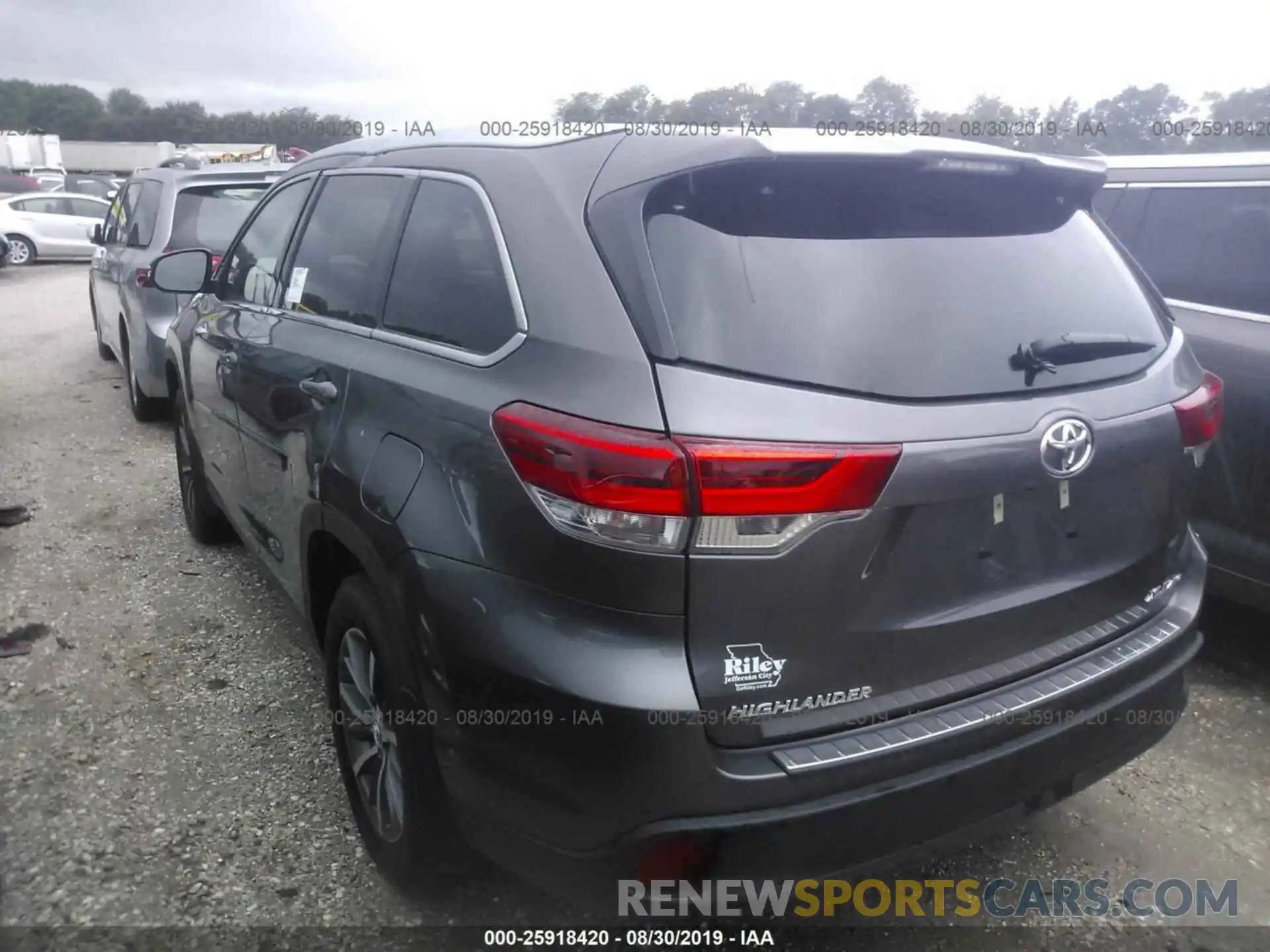 3 Photograph of a damaged car 5TDJZRFH9KS959957 TOYOTA HIGHLANDER 2019