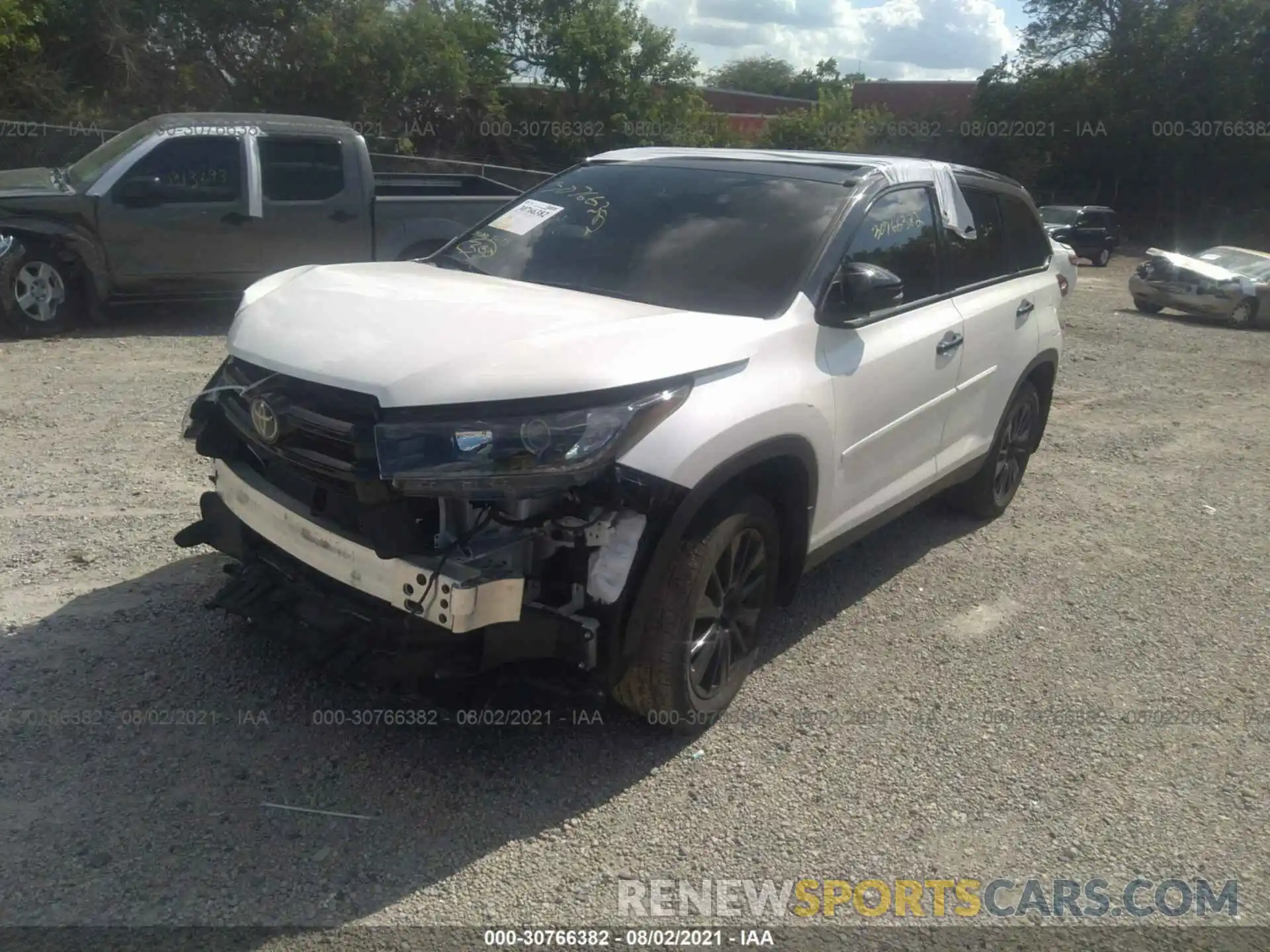 2 Photograph of a damaged car 5TDJZRFH9KS963409 TOYOTA HIGHLANDER 2019