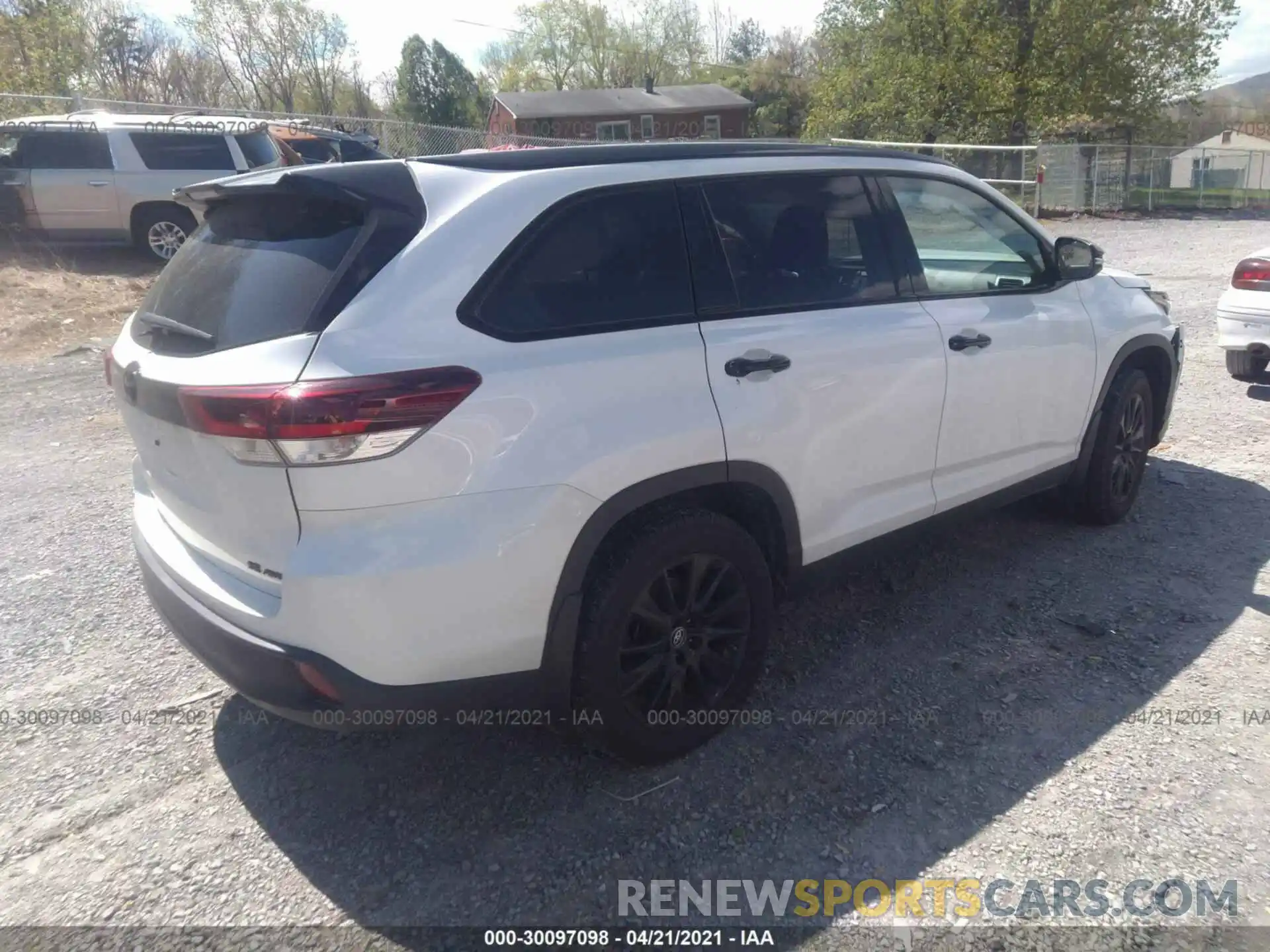 4 Photograph of a damaged car 5TDJZRFH9KS968822 TOYOTA HIGHLANDER 2019