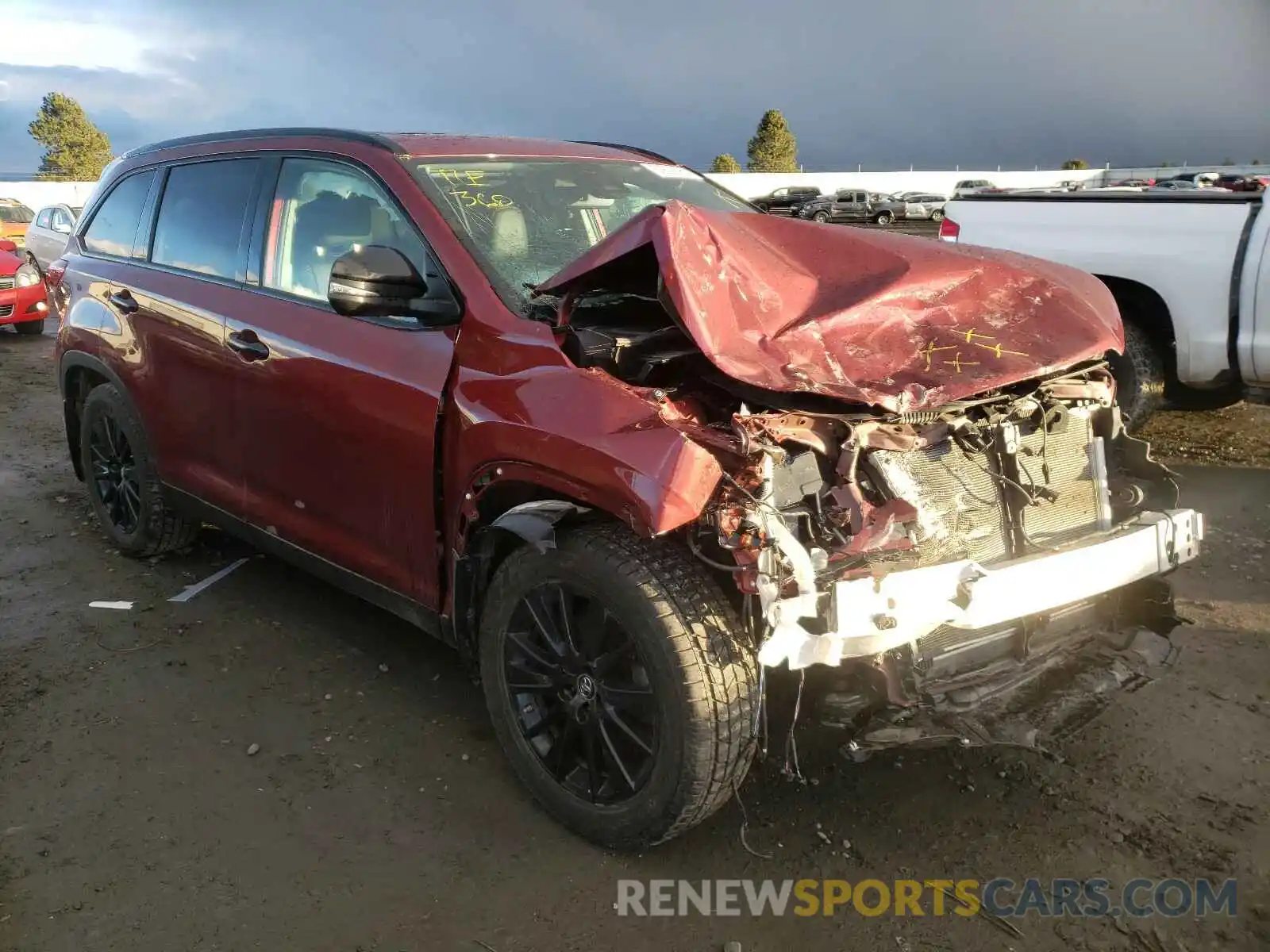 1 Photograph of a damaged car 5TDJZRFH9KS976600 TOYOTA HIGHLANDER 2019