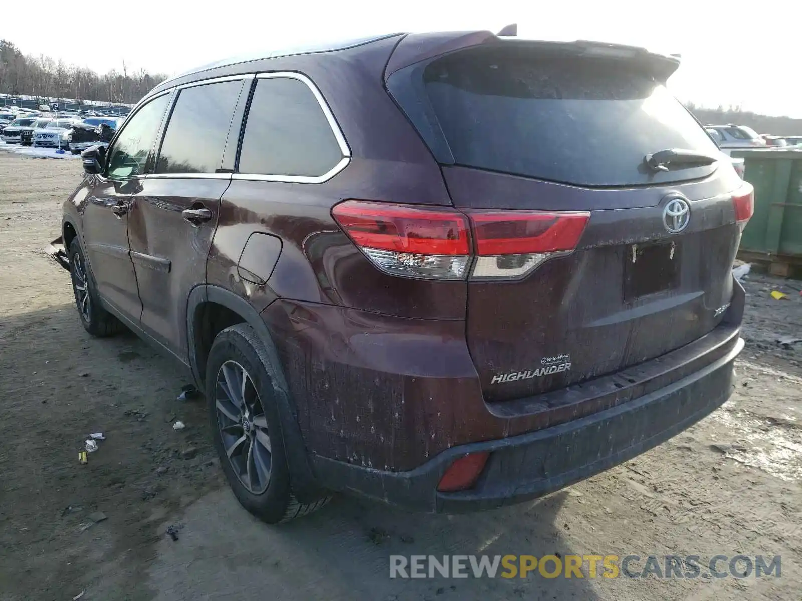 3 Photograph of a damaged car 5TDJZRFH9KS983949 TOYOTA HIGHLANDER 2019