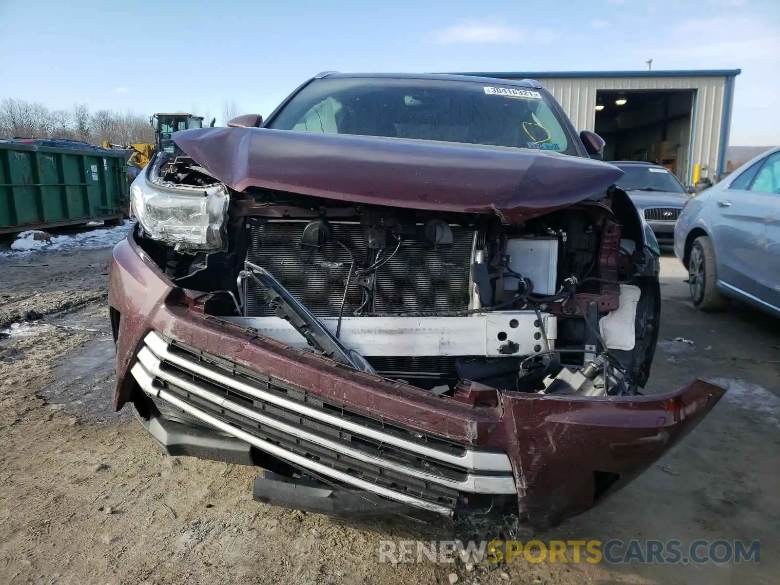 9 Photograph of a damaged car 5TDJZRFH9KS983949 TOYOTA HIGHLANDER 2019