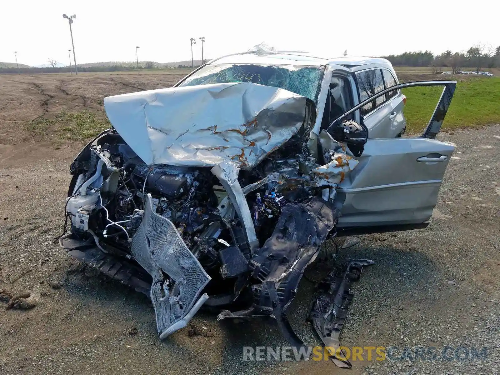 9 Photograph of a damaged car 5TDJZRFH9KS991663 TOYOTA HIGHLANDER 2019