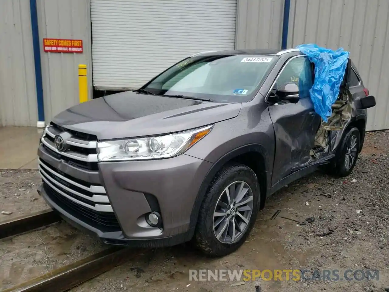 2 Photograph of a damaged car 5TDJZRFH9KS992506 TOYOTA HIGHLANDER 2019