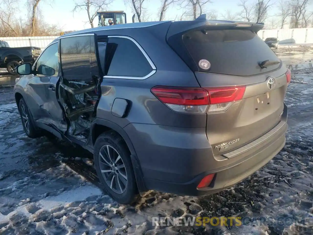 3 Photograph of a damaged car 5TDJZRFH9KS992506 TOYOTA HIGHLANDER 2019