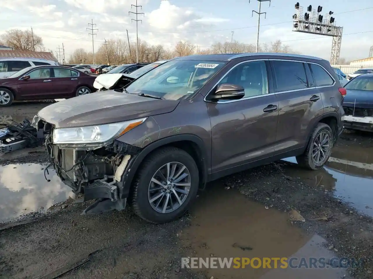 1 Photograph of a damaged car 5TDJZRFH9KS996457 TOYOTA HIGHLANDER 2019