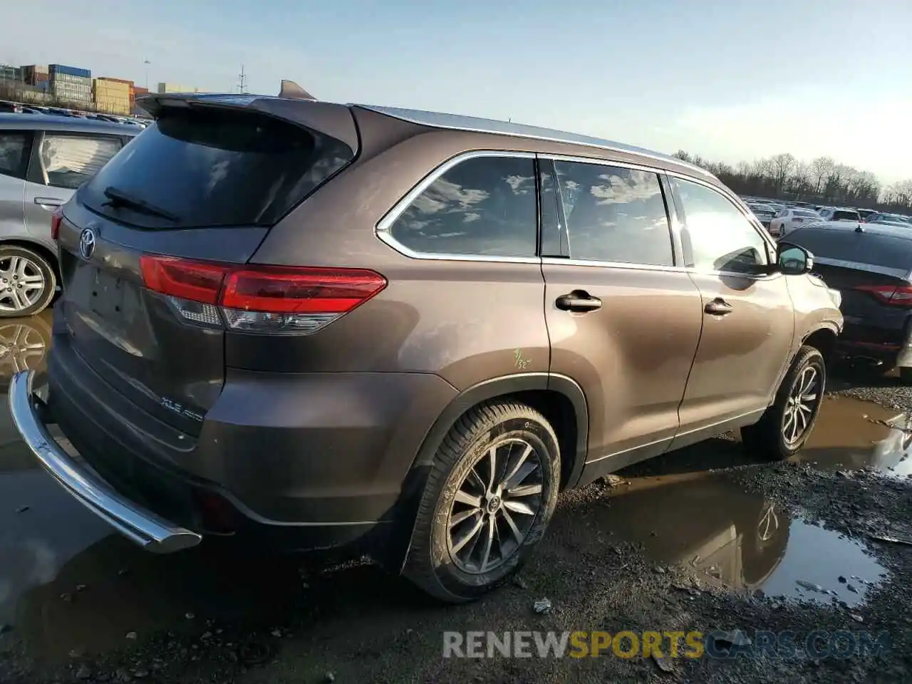 3 Photograph of a damaged car 5TDJZRFH9KS996457 TOYOTA HIGHLANDER 2019