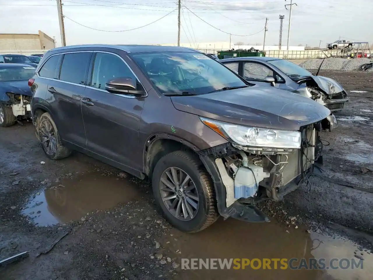 4 Photograph of a damaged car 5TDJZRFH9KS996457 TOYOTA HIGHLANDER 2019