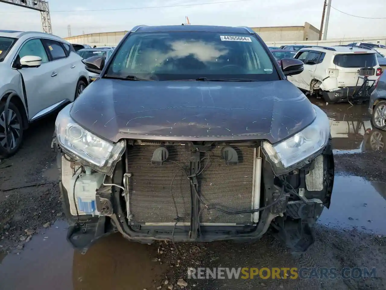 5 Photograph of a damaged car 5TDJZRFH9KS996457 TOYOTA HIGHLANDER 2019