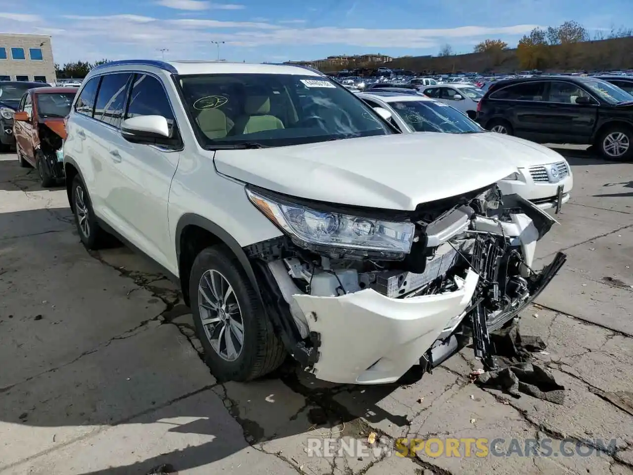 1 Photograph of a damaged car 5TDJZRFHXKS562578 TOYOTA HIGHLANDER 2019