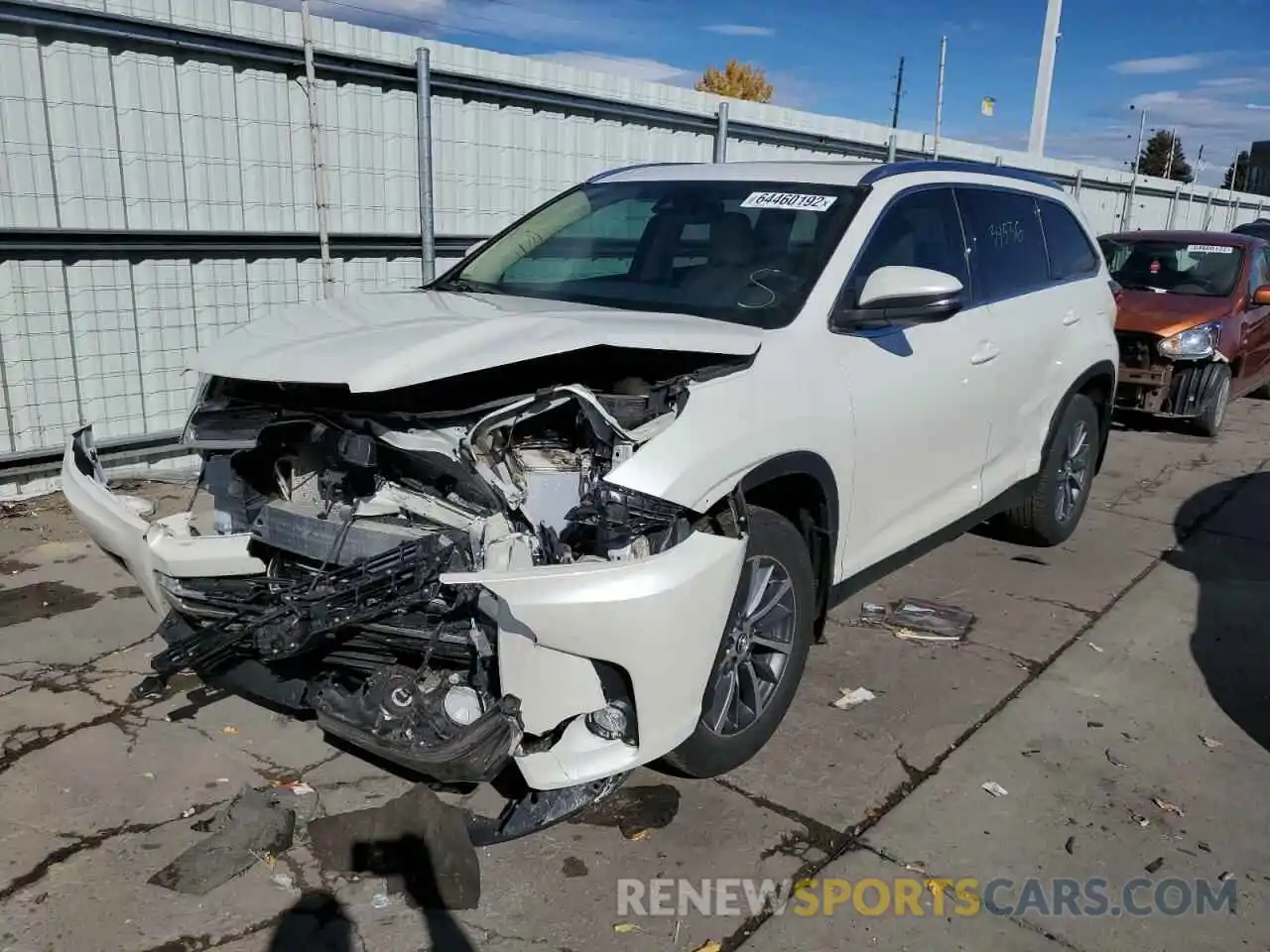 2 Photograph of a damaged car 5TDJZRFHXKS562578 TOYOTA HIGHLANDER 2019