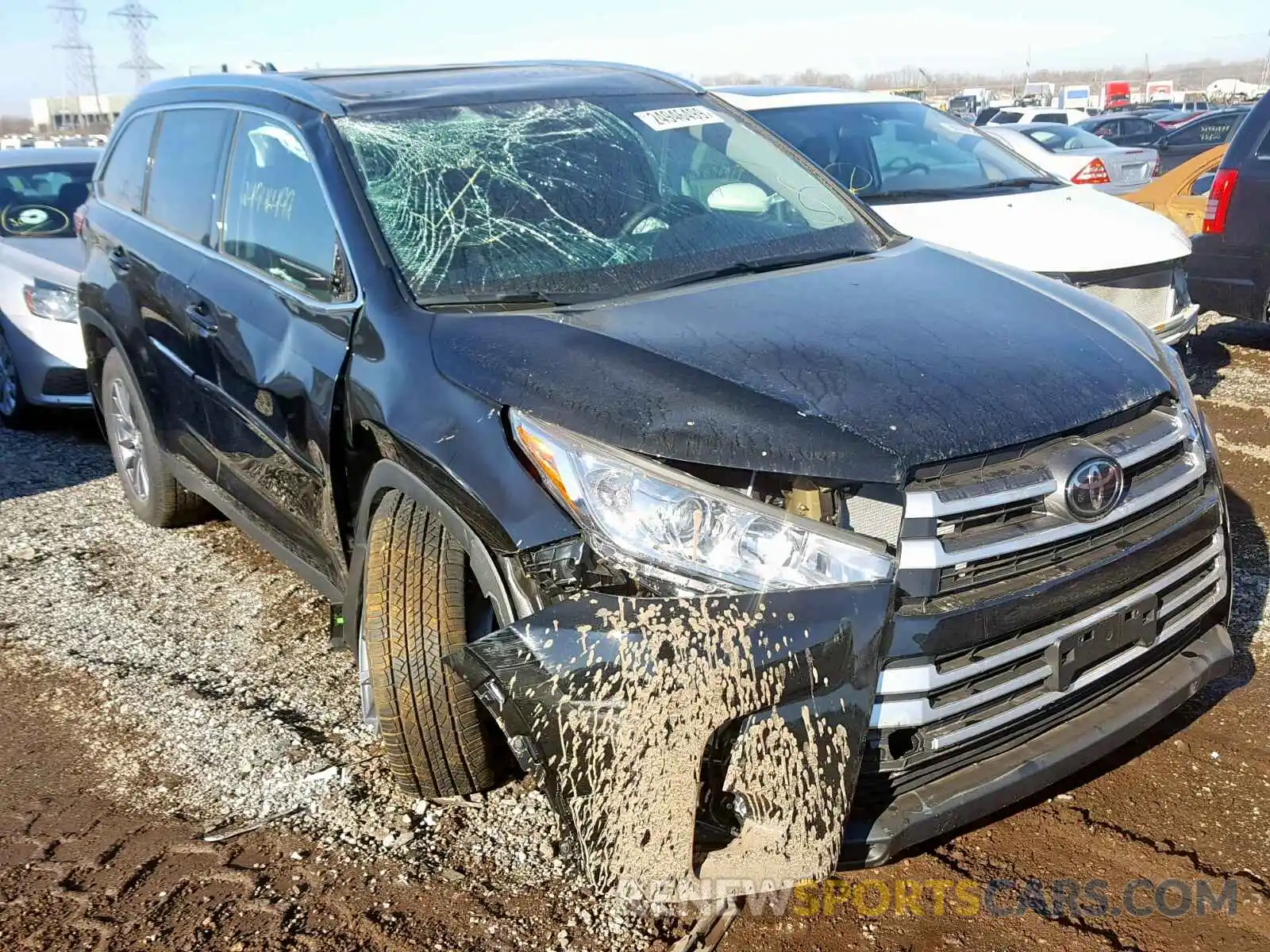 1 Photograph of a damaged car 5TDJZRFHXKS565402 TOYOTA HIGHLANDER 2019