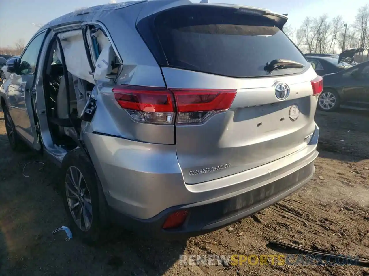 3 Photograph of a damaged car 5TDJZRFHXKS566386 TOYOTA HIGHLANDER 2019