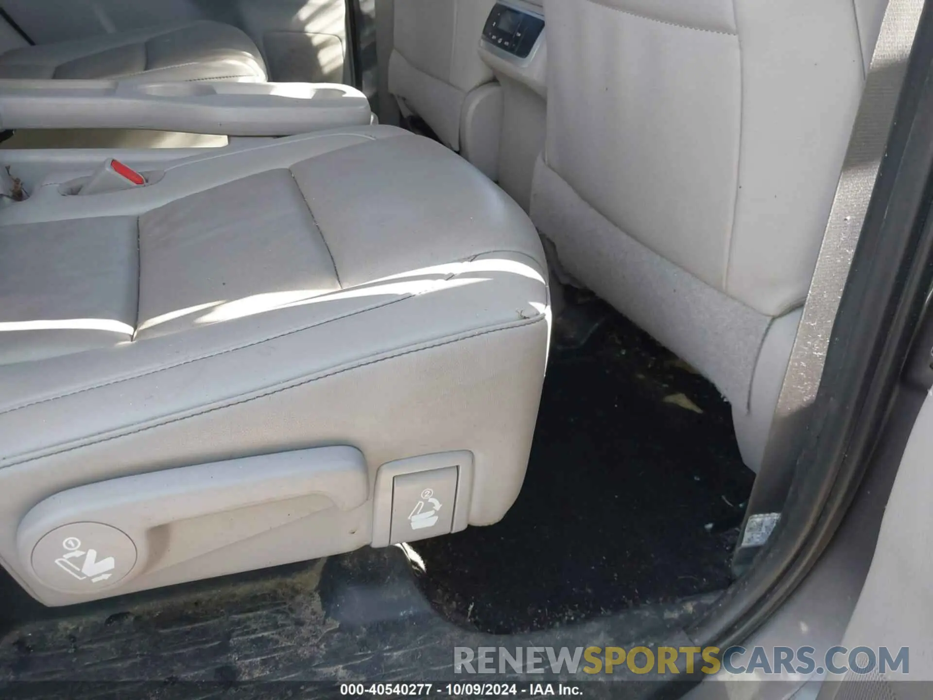 8 Photograph of a damaged car 5TDJZRFHXKS566873 TOYOTA HIGHLANDER 2019