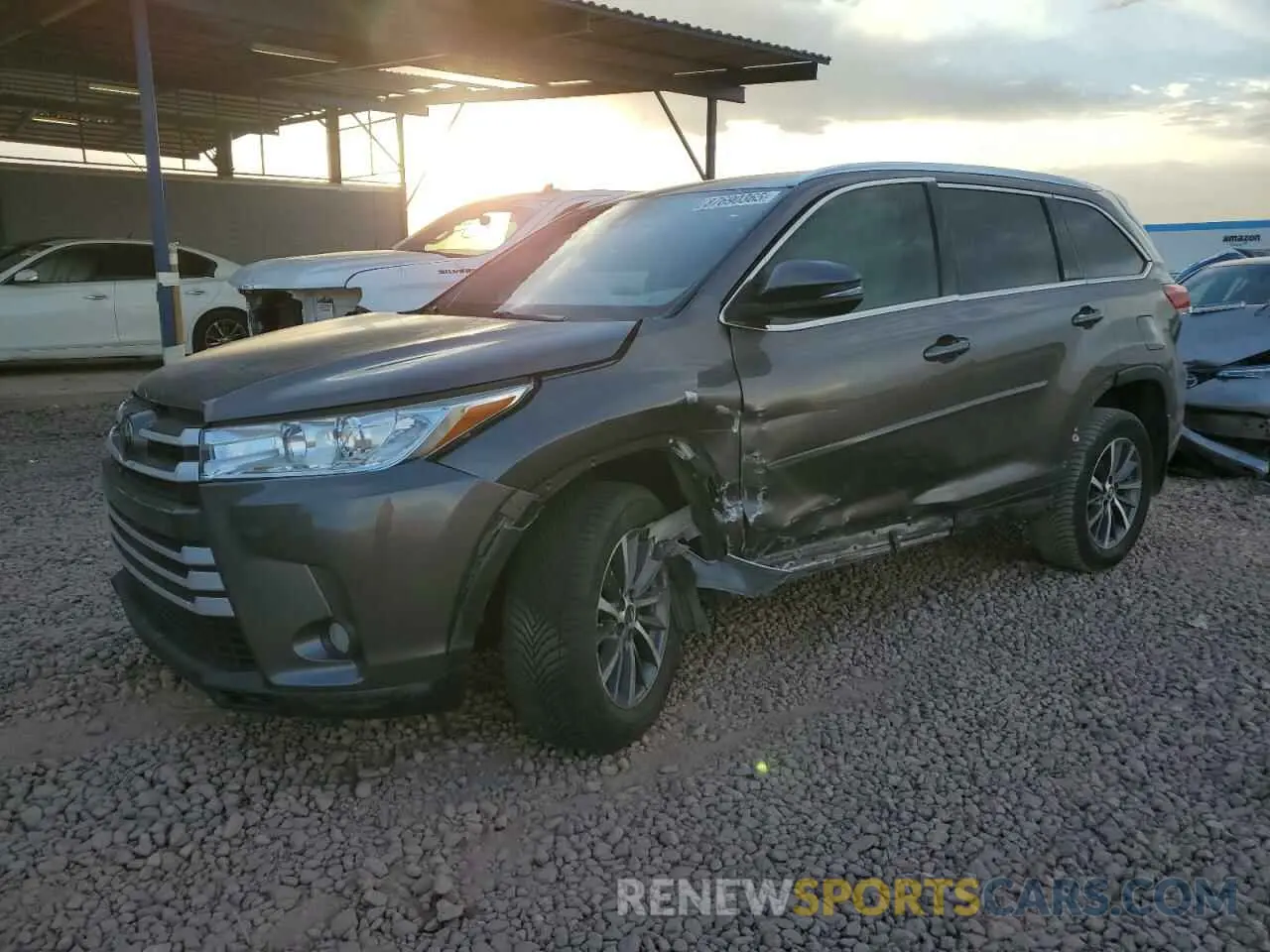 1 Photograph of a damaged car 5TDJZRFHXKS568333 TOYOTA HIGHLANDER 2019