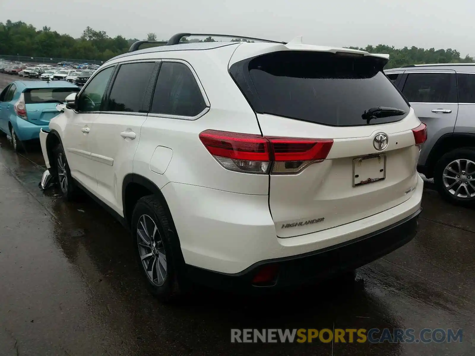 3 Photograph of a damaged car 5TDJZRFHXKS572771 TOYOTA HIGHLANDER 2019