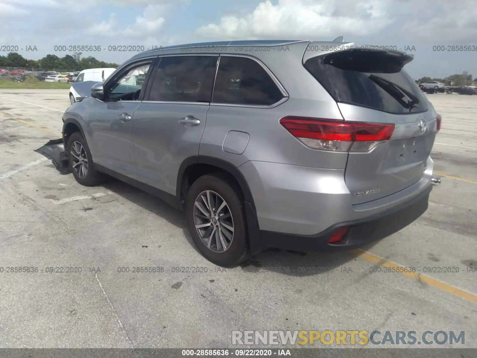 3 Photograph of a damaged car 5TDJZRFHXKS573340 TOYOTA HIGHLANDER 2019